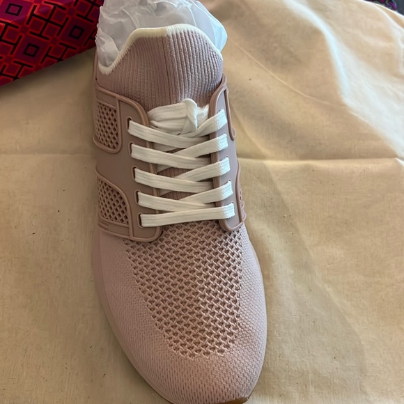 tory burch runner - Picture 1 of 6